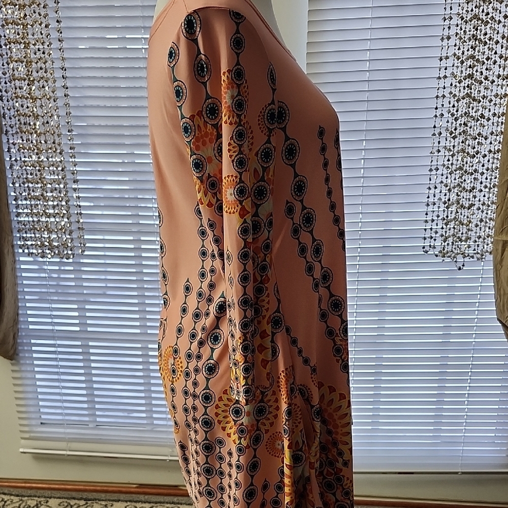 Vibrant Pink Tunic with Geometric Design - Picture 3 of 3